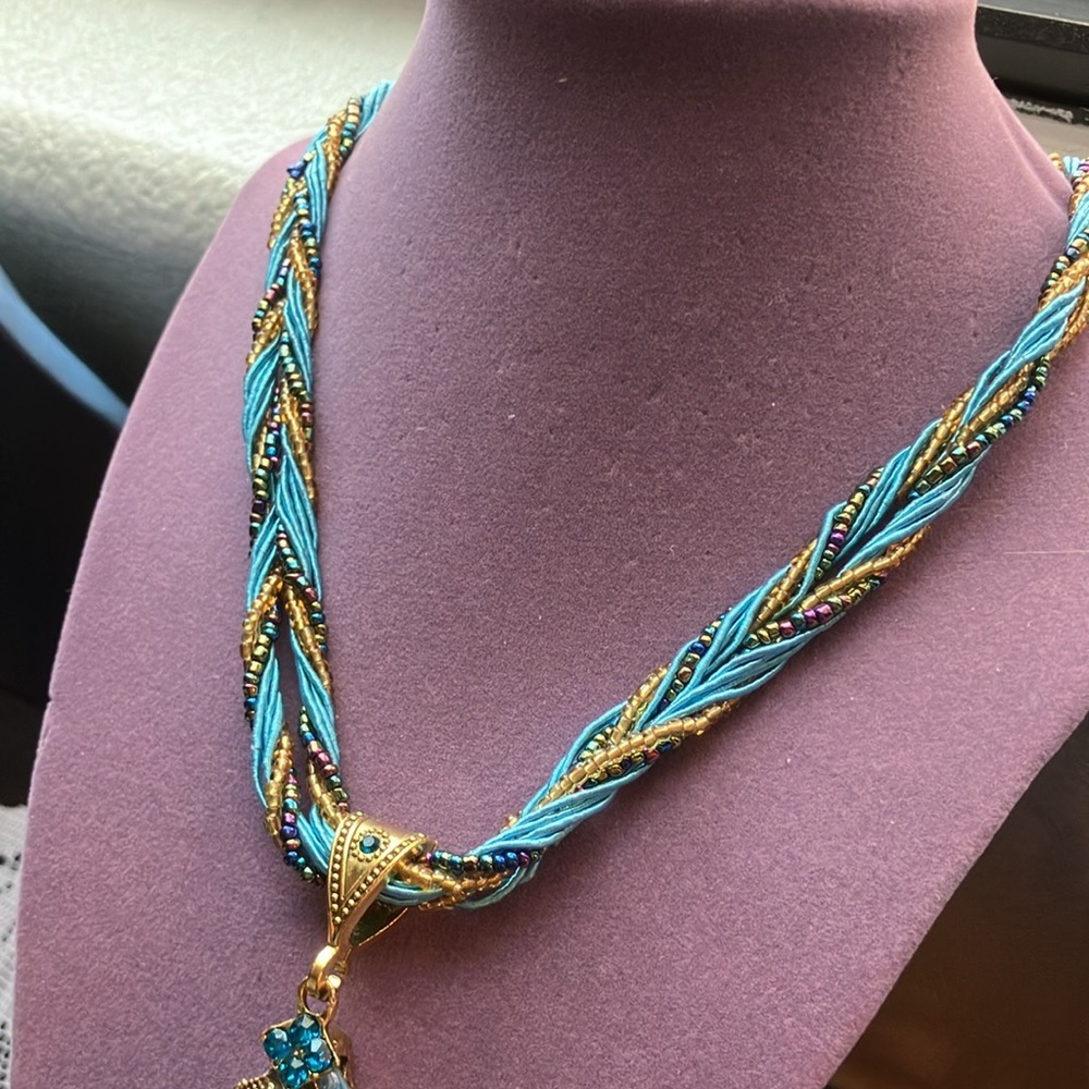 NWOT Turquoise Pendant With Stone and Gold Tone Teardrop Necklace - Picture 2 of 5